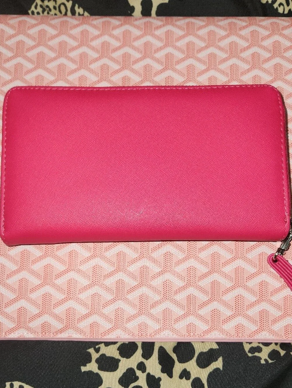NWOT BETSEY JOHNSON Saffiano Leather Bow Wristlet - Hot Pink